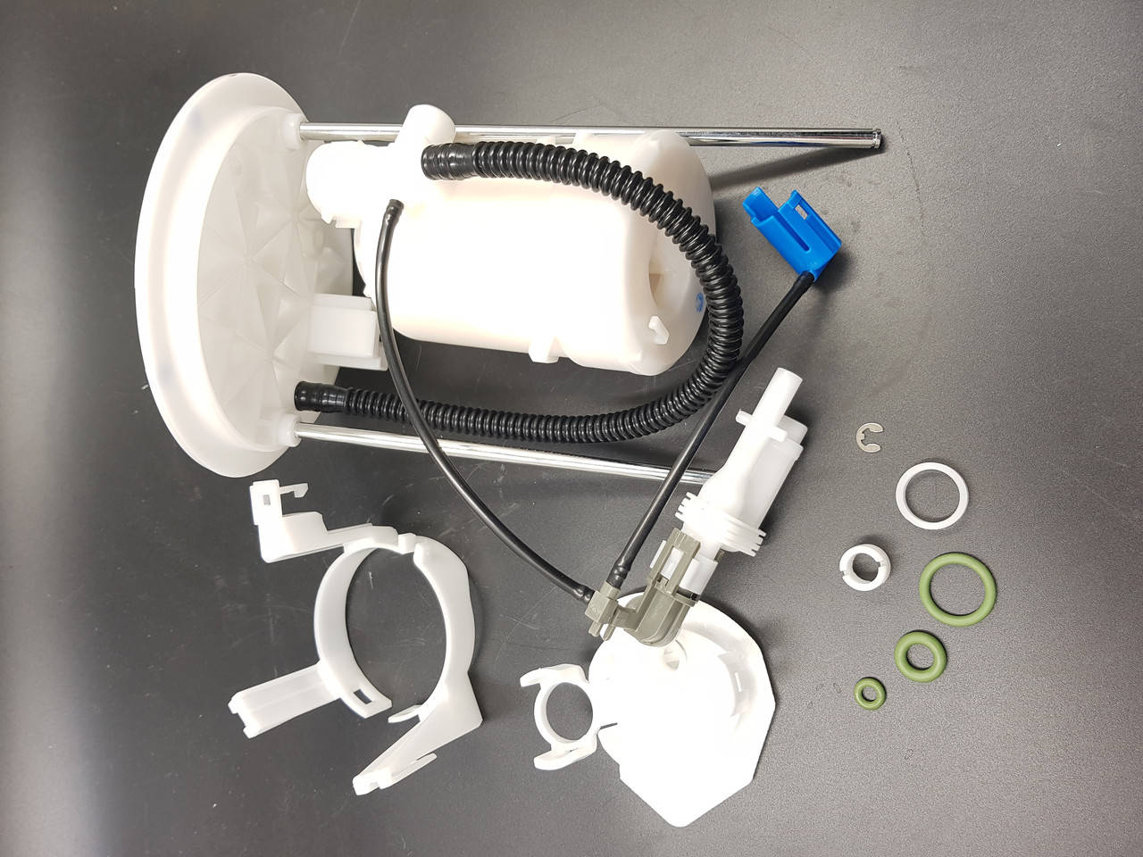 

Фільтр паливний (В баку) F1712 1770A046, 1770A260. MATOMI