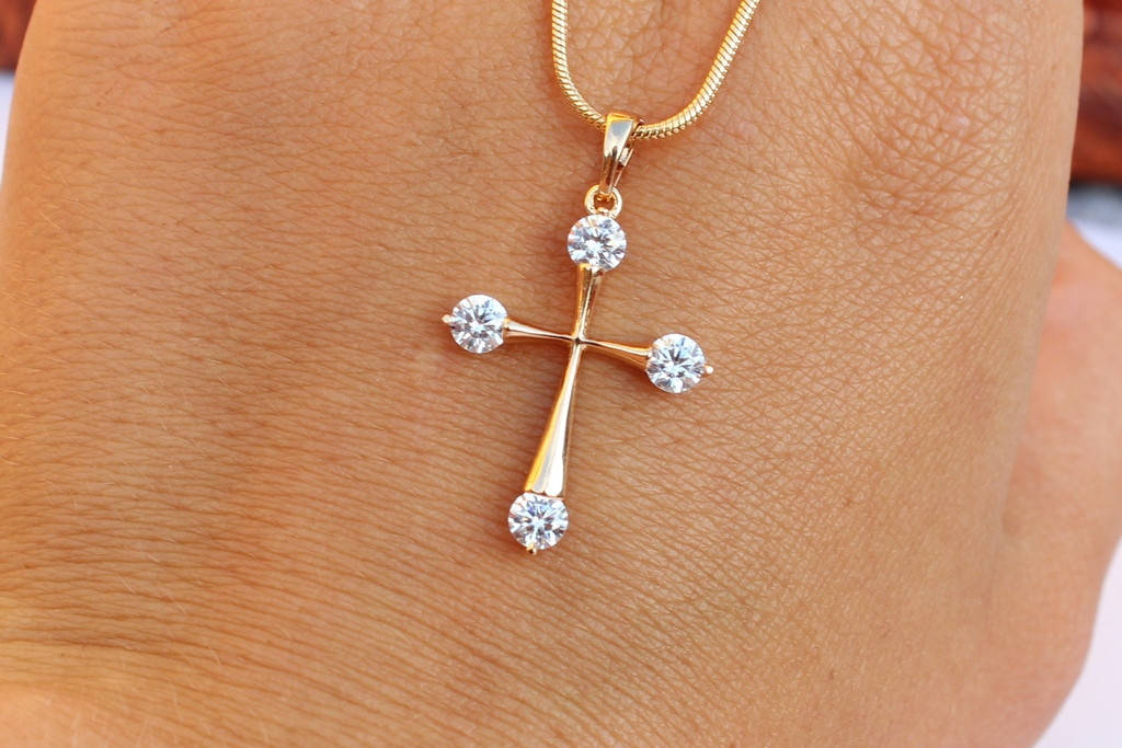 

Крестик Xuping Jewelry тонкий с камнями по краям 2.7 см золотистый