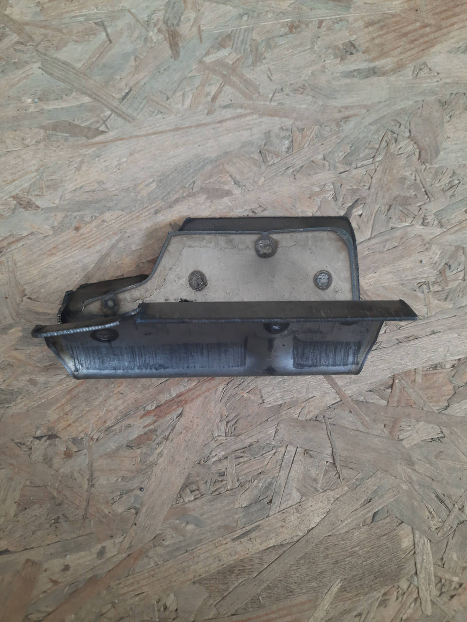 

Поддомкратник задний правый ВАЗ 2121-21213