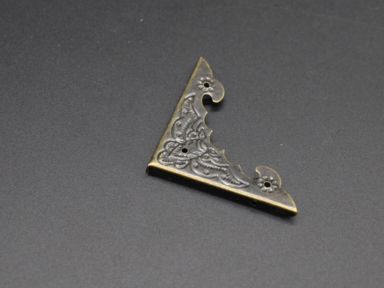 

Уголок металл. Цвет бронза. 4х40мм