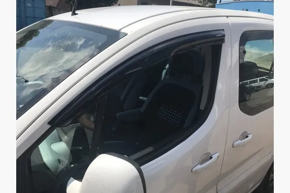 

Боковые дефлекторы Peugeot Partner / Citroen Berlingo (08-18)