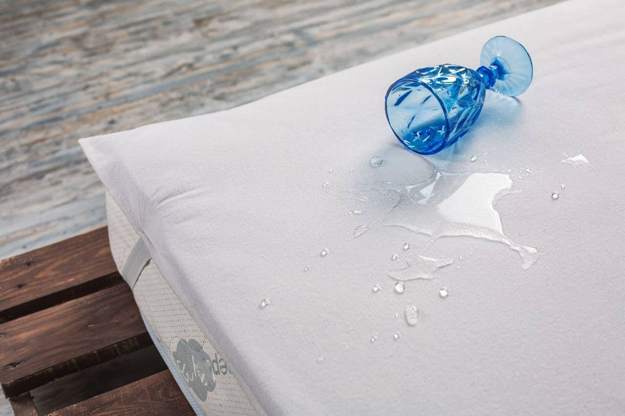 

Наматрасник непромокаемый Аквастоп Лайт с резинкой по углам