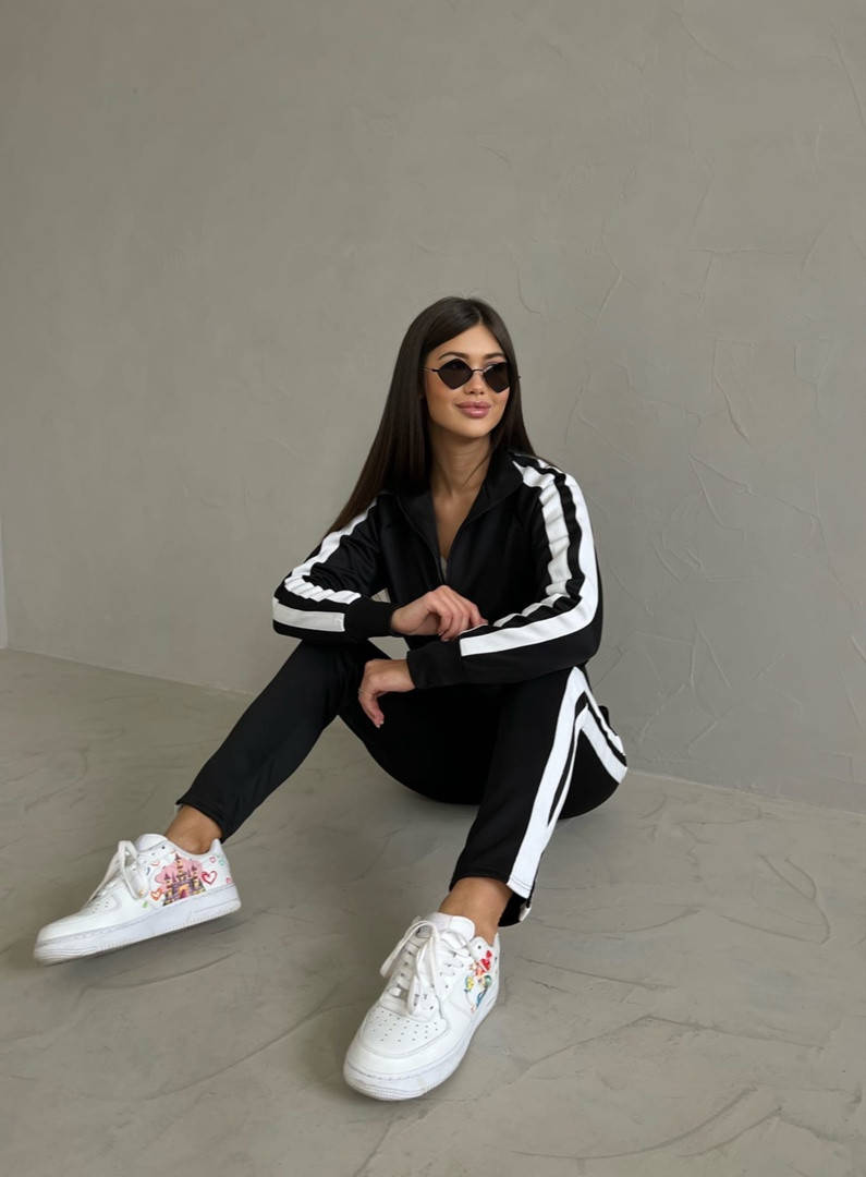 

Спортивный костюм женский с лампасами, Черный