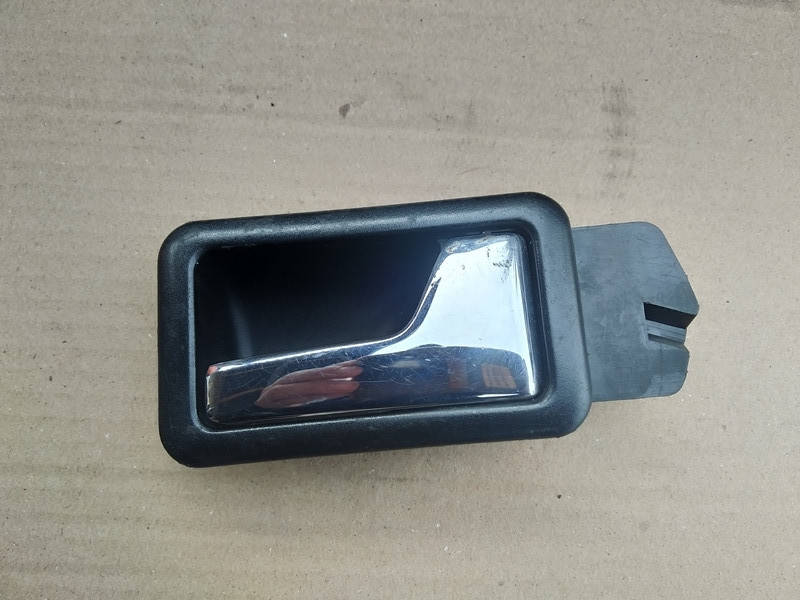 

Ручка двери внутренняя Audi 80 B3 1987-1991 передняя правая 893837020