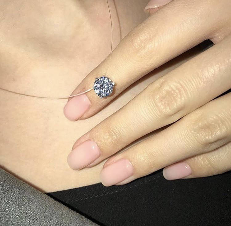

Элегантный кулон из серебра на леске-невидимке Swarovski (длина 37см)