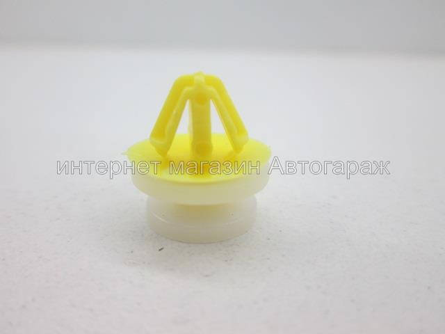 

Клипса крепления внутренней обшивки на Рено Трафик 01-> — Romix C30141