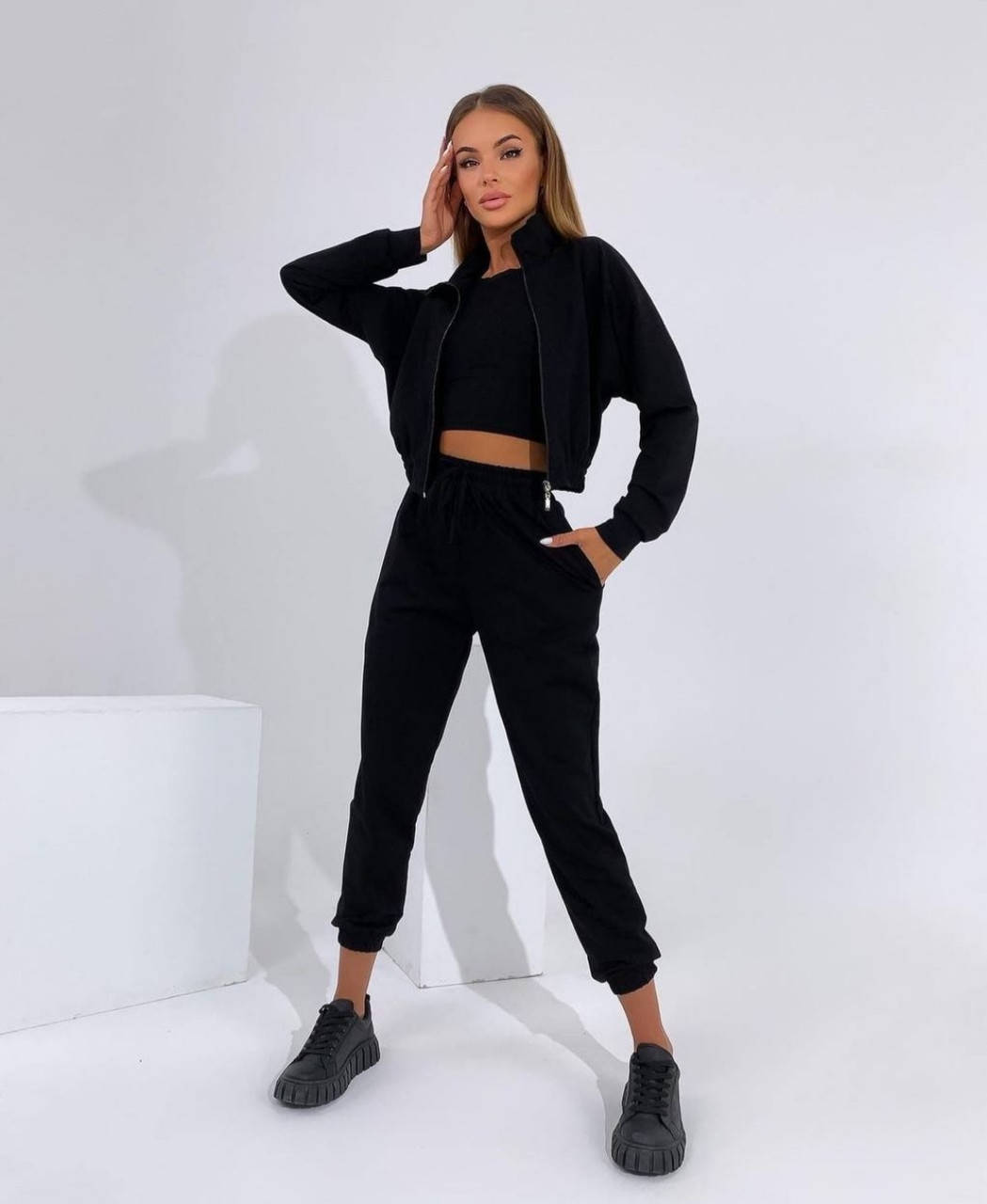 

Черный женский спортивный костюм тройка норма весна-осень (кофта, штаны, топ) 42, 44, 46, 48 размера