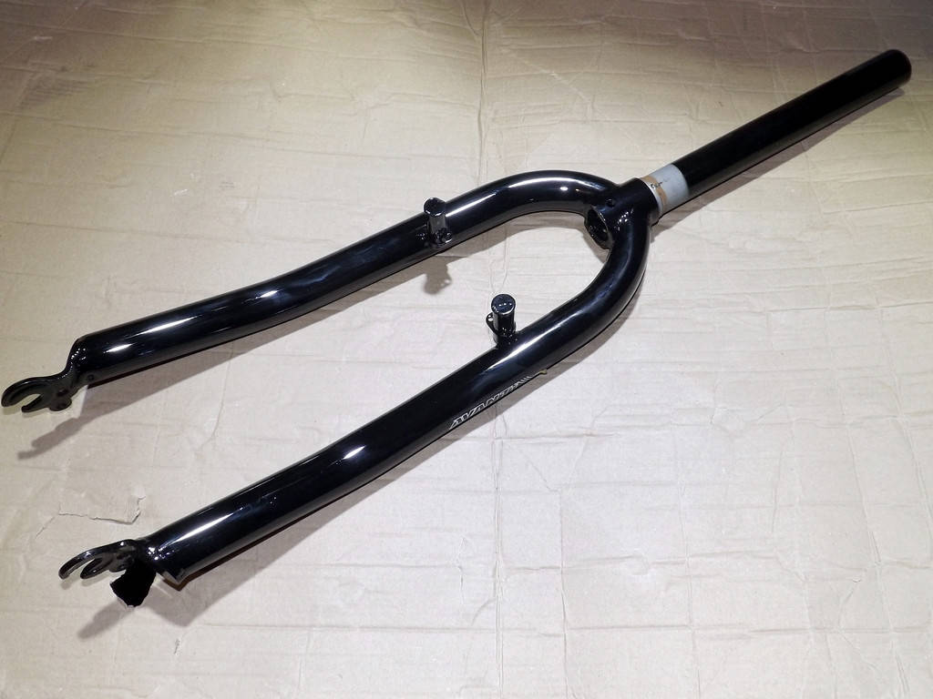

Вилка жесткая 28* Avanti CS-9101 A-head стальная