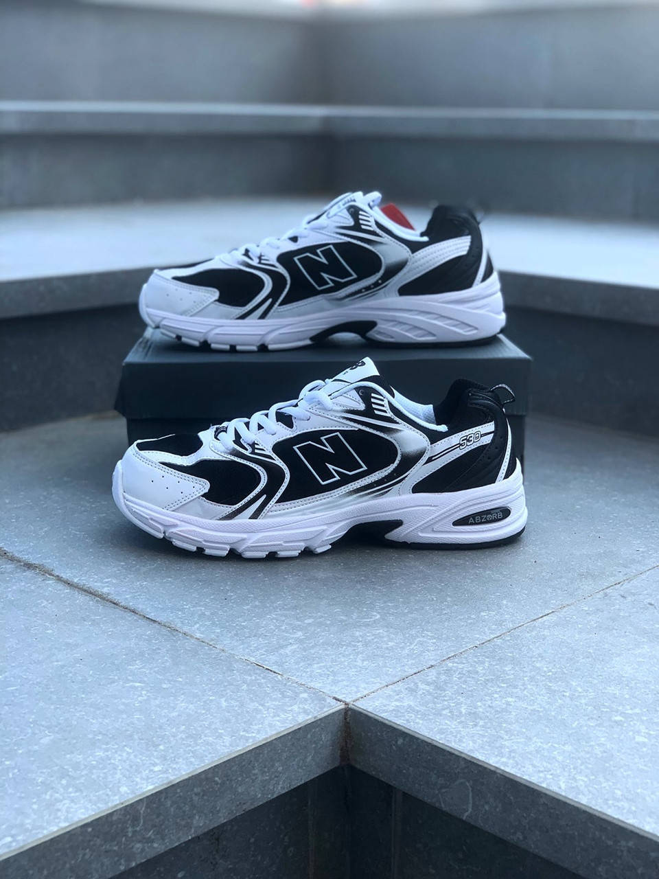 

Мужские кроссовки new Balance 530 белые с чёрным 43, Черный