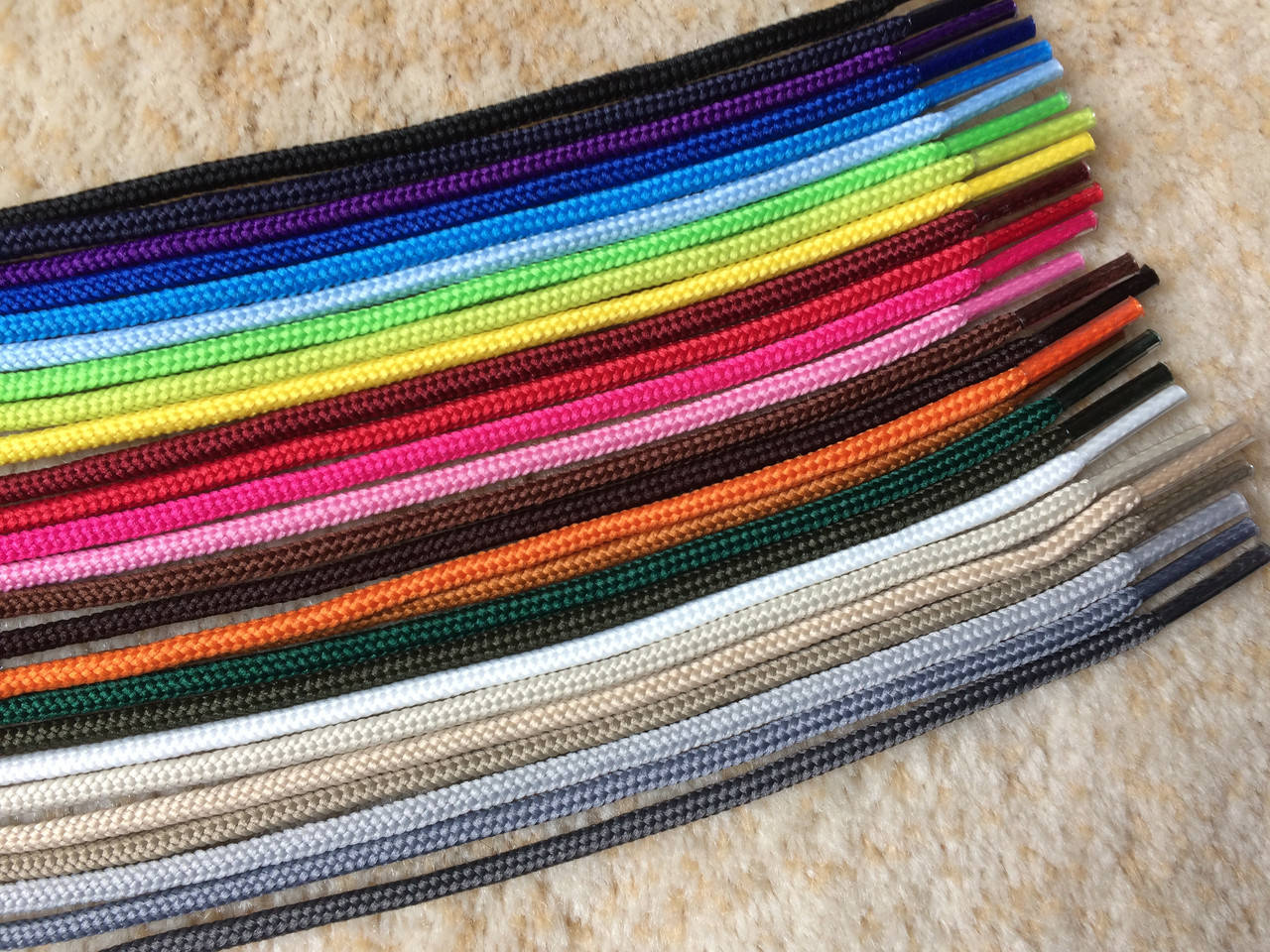 

Шнурки тонкие цветные 60см