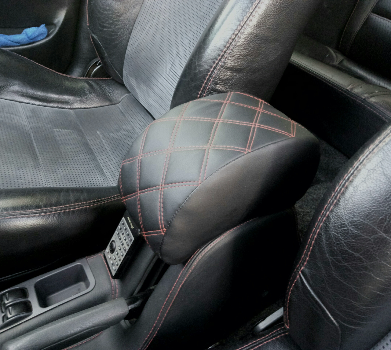 

Подлокотник на Ланос Сенс Деу Део для Daewoo Lanos Sens (Красная строчка Стеганый)