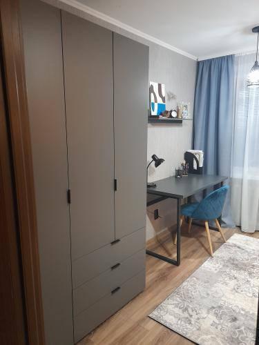 Розпашна Шафа для одягу Doros Гелар Графіт 3 ДСП 116,2х49,5х203,4 (80737074) 5