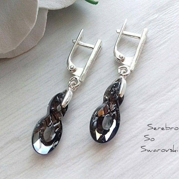 

Красивые серьги из серебра с камнями Сваровски
