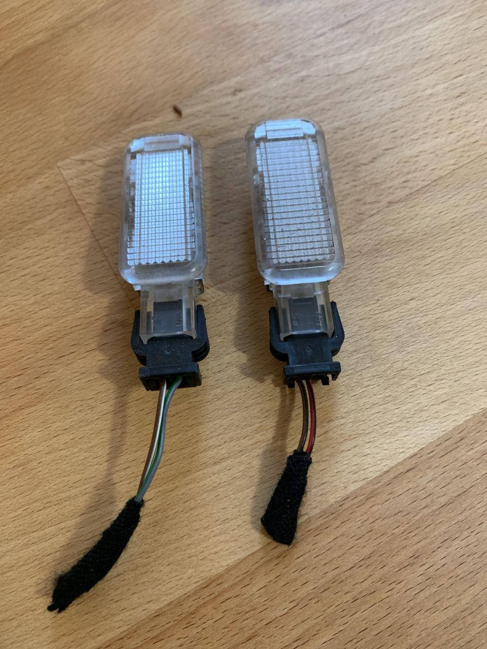 

Освещение салона двери 094741 VAG VW Audi Skoda SuperB Seat запчасти б\у шрот