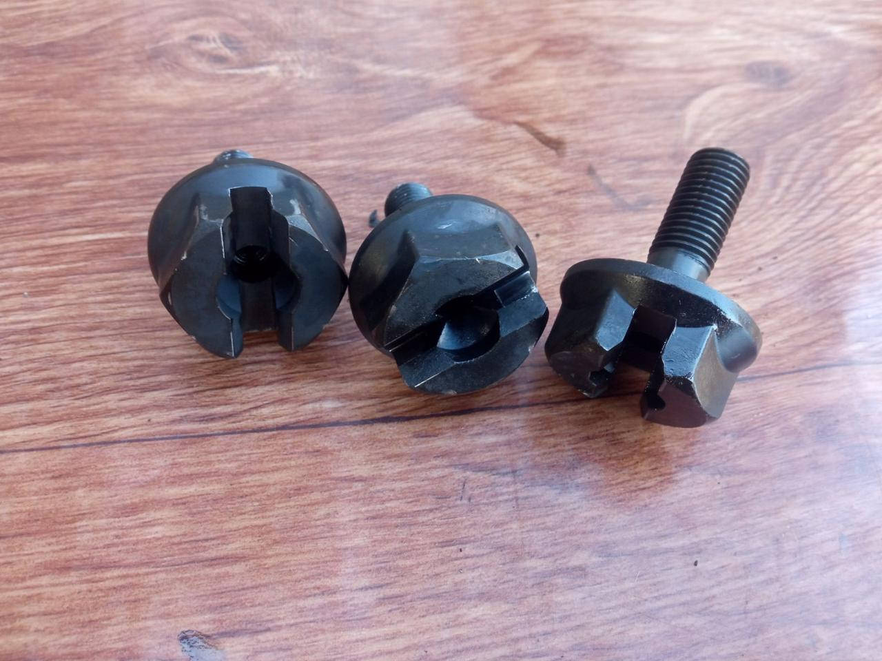 

Болт распредвала (вакуумного насоса) Mazda 6 GG GY 6 GH 323 BJ 626 GF Premacy 2.0 DiTD 1997-2007г.в.