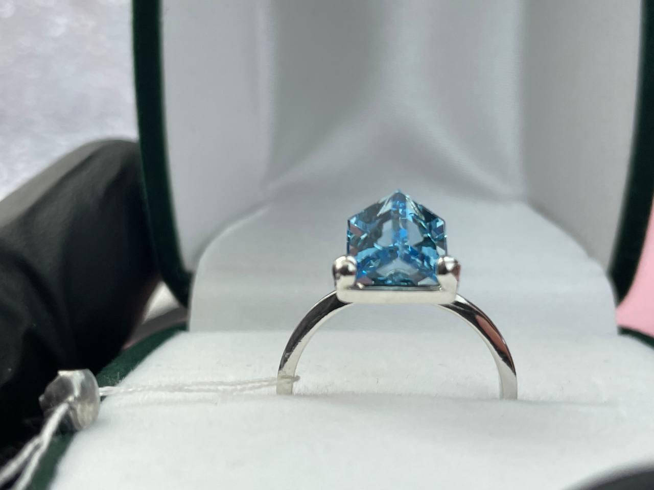 

Серебряное кольцо c кристалом SWAROVSKI
