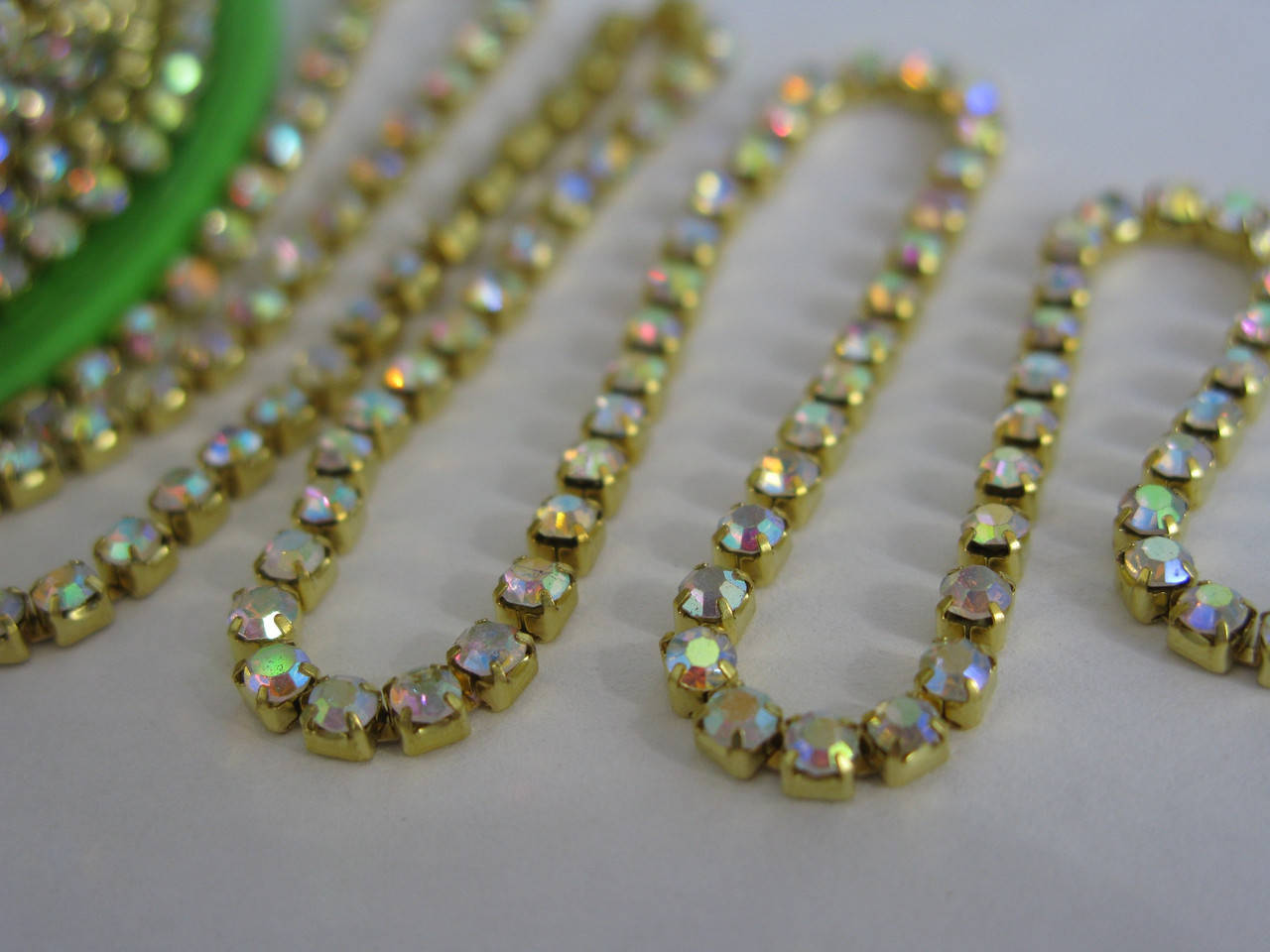 

Цепочка со стразами ss12 Crystal AB Gold, 1м.
