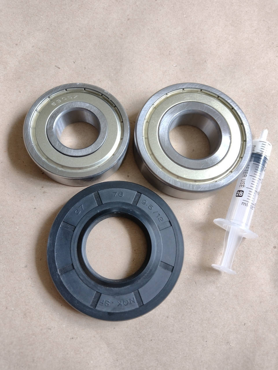 

Комплект подшипников 6205+6206 + сальник (37*66*9,5/12 mm/мм) + смазка для стиральной машины lg, Белый