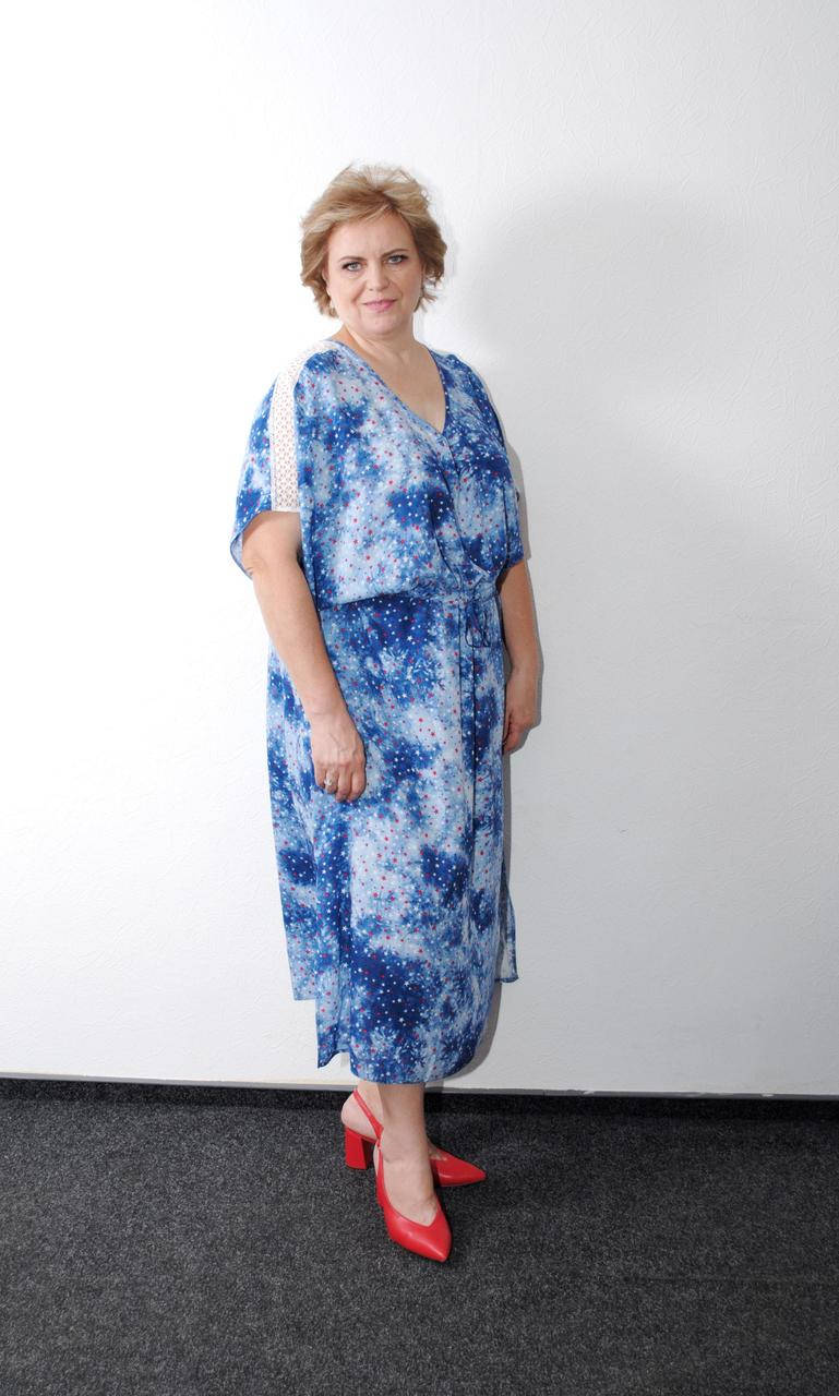 

Платье из штапеля сине-голубого цвета в звездочки на кулиске с кружевом по плечам