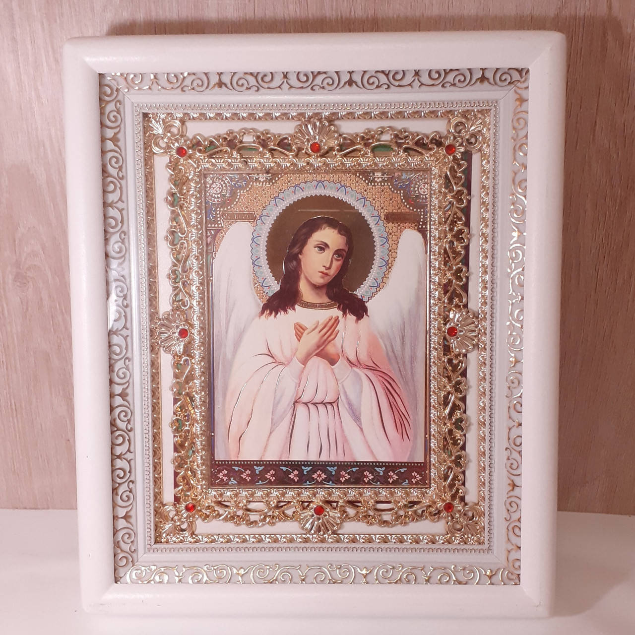 

Икона Святой Ангел Хранитель, лик 15х18, в белом киоте с камнями