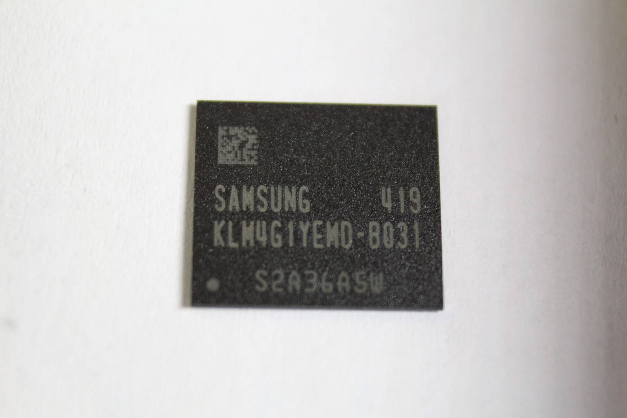 

Микросхема памяти Samsung KLM4G1YEMD-B031 Новая