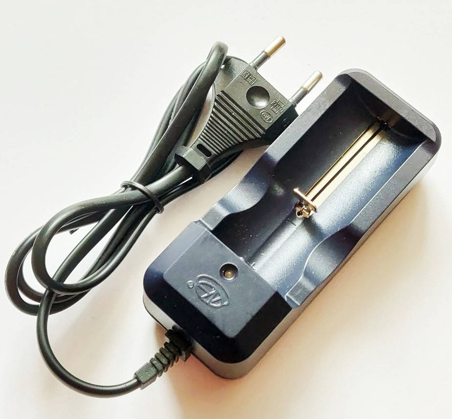 

Зарядное устройство для 1 аккумулятора (14500,18650,26650) 4,2V 450mA