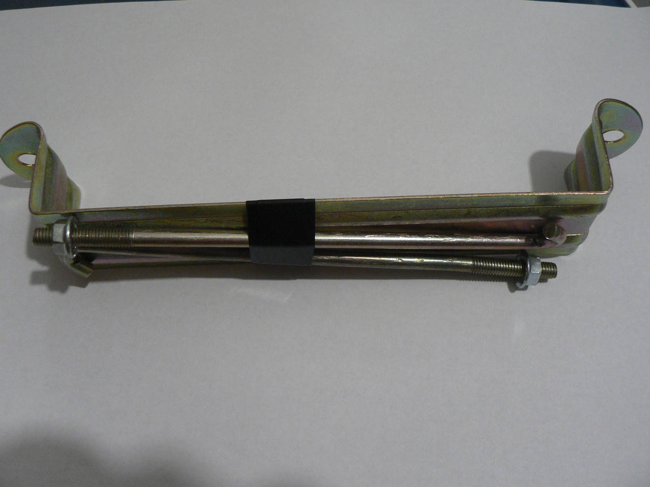 

Крепление планка АКБ аккумулятора Daewoo Lanos Ланос с гайками и шпильками Деу