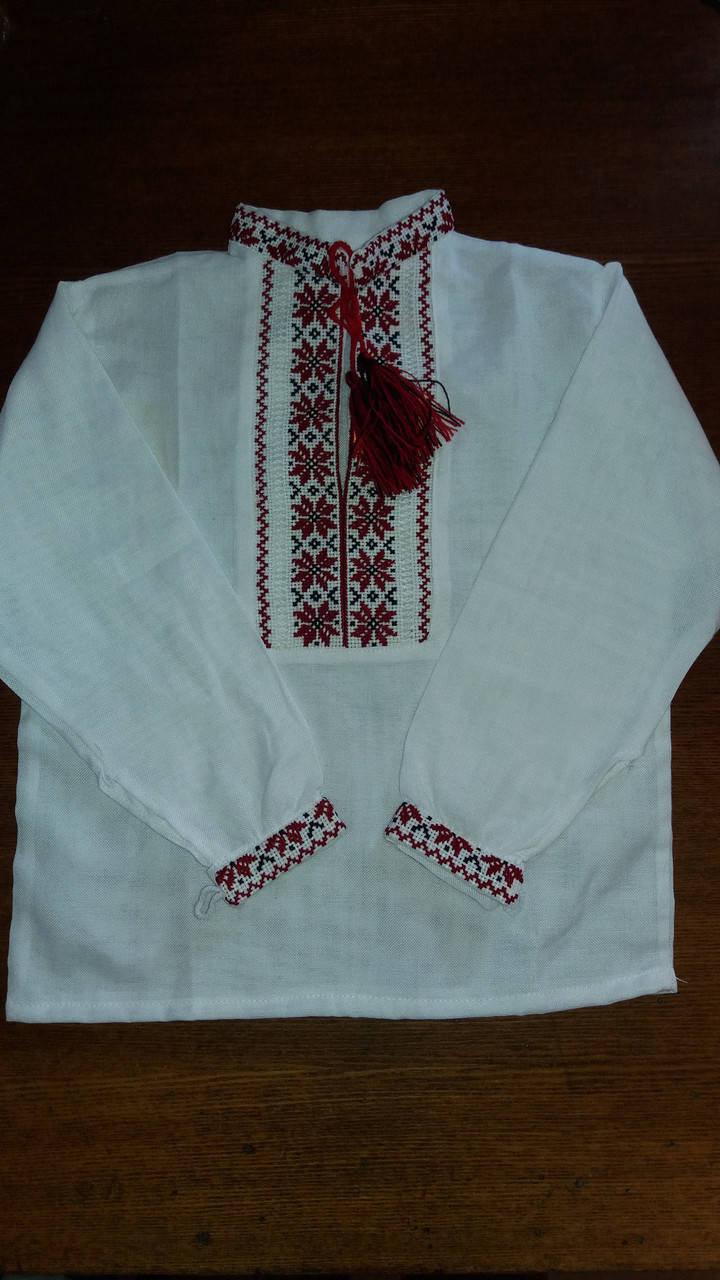 

Вишиванка вишита хрестиком на 1 рік.