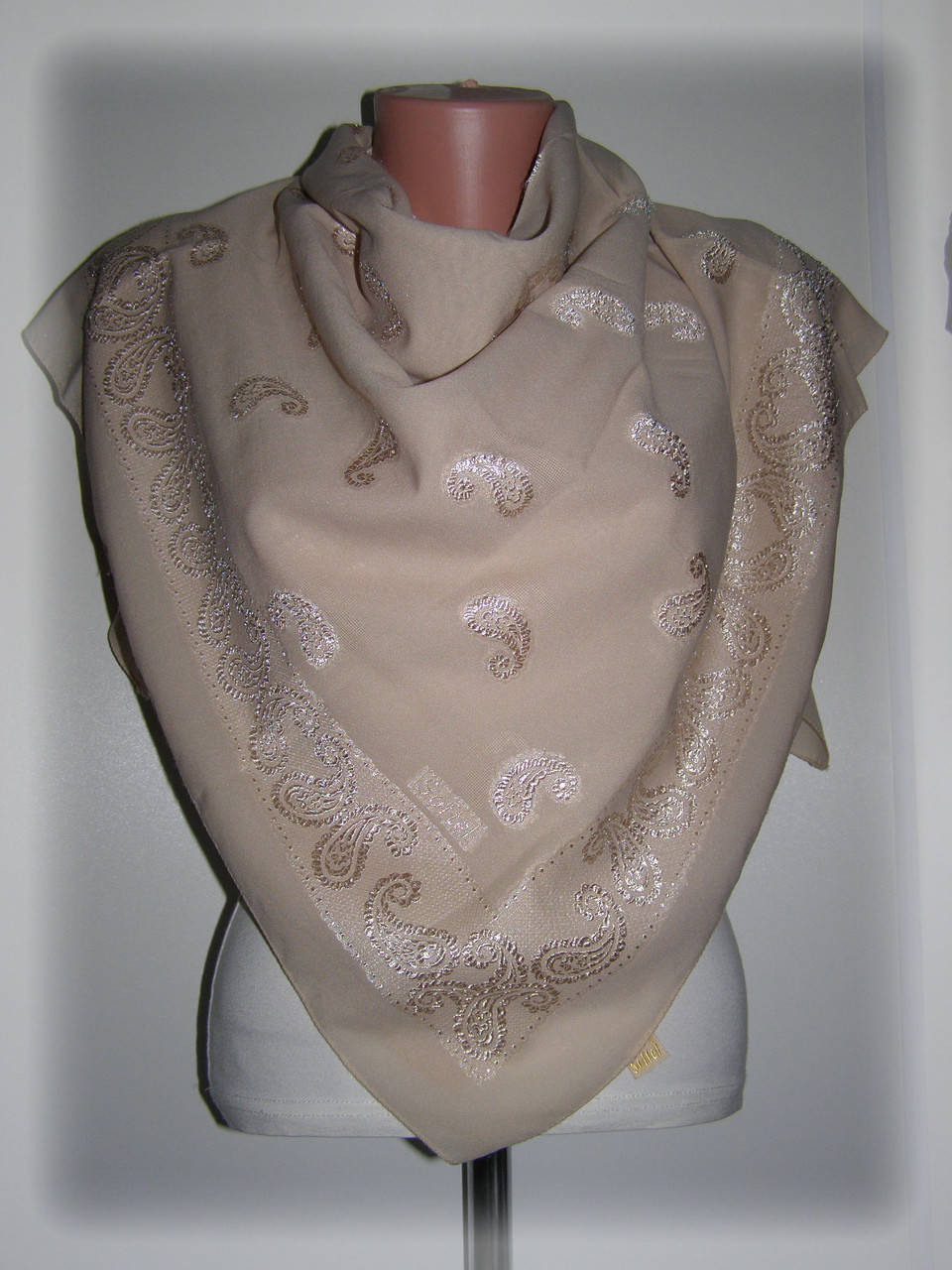 

Однотонный натуральный платок с атласной нитью, бежевый, Белый