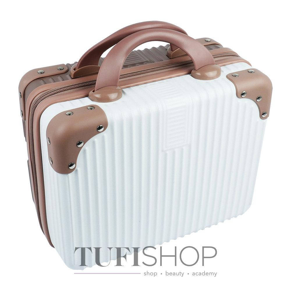 

Чемодан пластиковый бело-пудровый