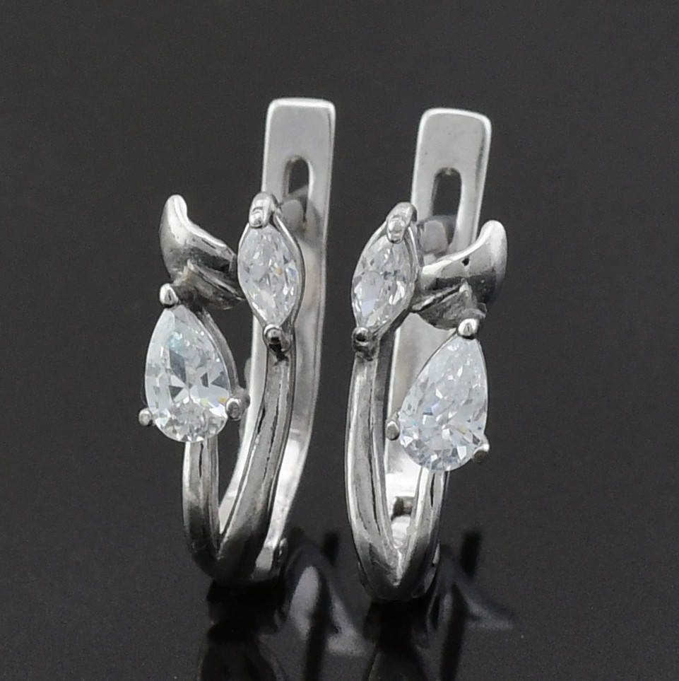 

Серебряные серьги Люция размер 15х5 мм вставка белые фианиты вес 2.48 г