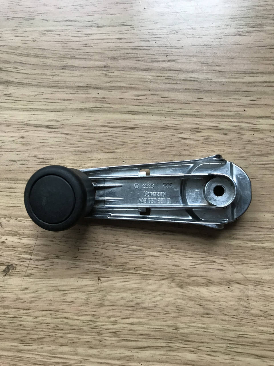 

Ручка стеклоподъемника Audi 80 B4 443 837 581D