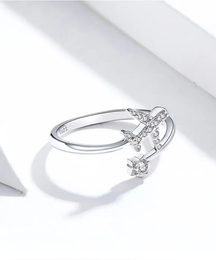 

Безразмерное серебряное женское кольцо "Самолет и Звездочка" с фианитами стерлинговое серебро S 925 проба