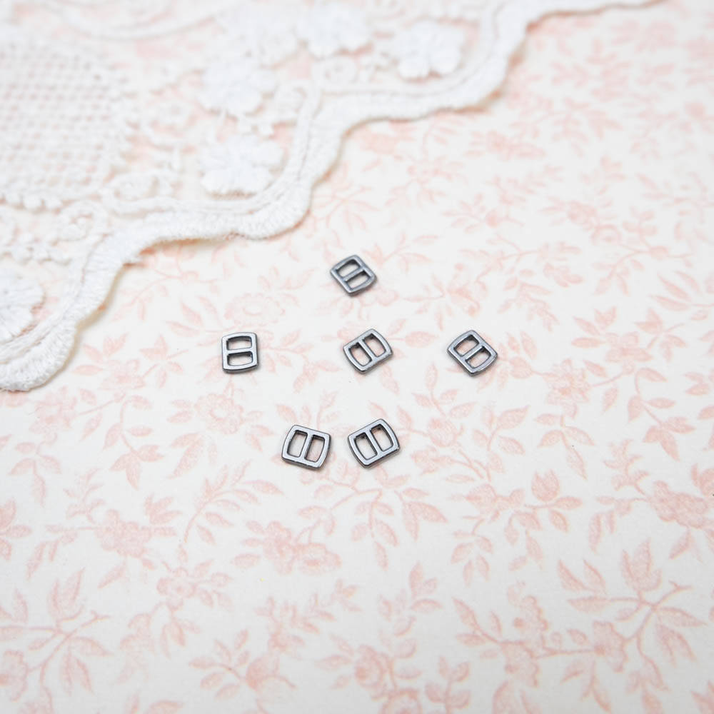 

Мини Пряжки для Кукольной Одежды и Сумок 6*5 мм ГУНМЕТАЛ 5 шт