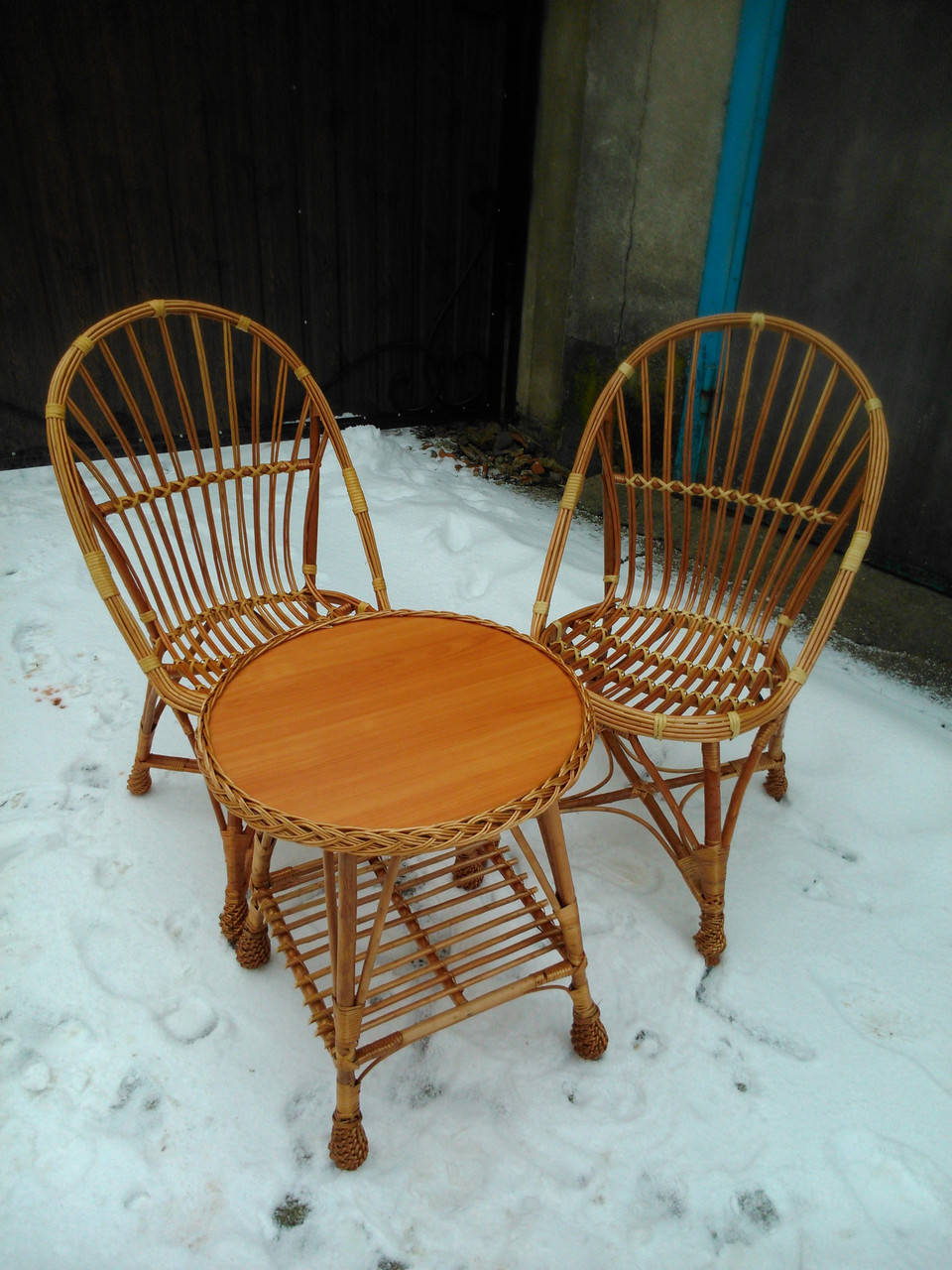 

Набор мебели плетеный для чаепития на балконе