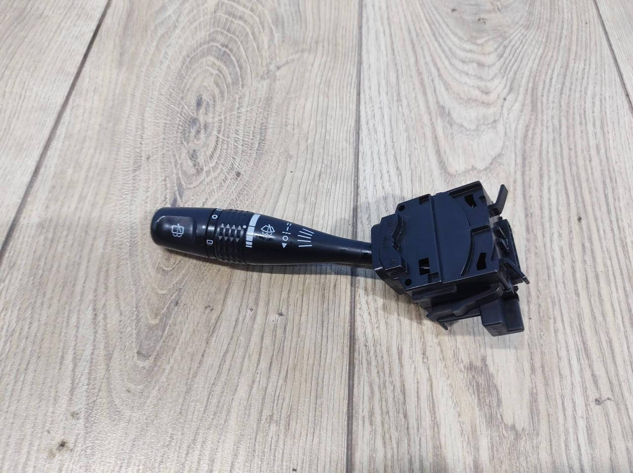 

Переключатель дворников подрулевой Mitsubishi Pajero (2000 - 2006) оригинал митсубиси шогун