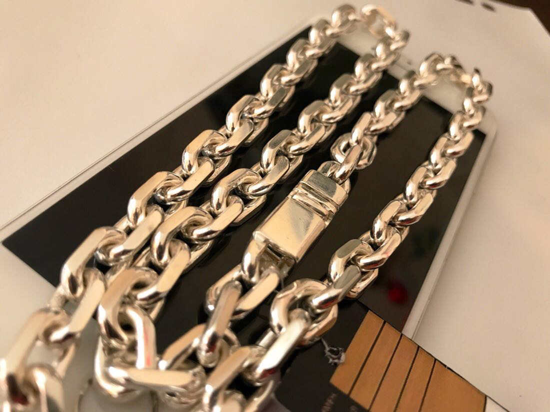 

Массивная цепь 925 пробы . Якорь 135 грамм. 60 см