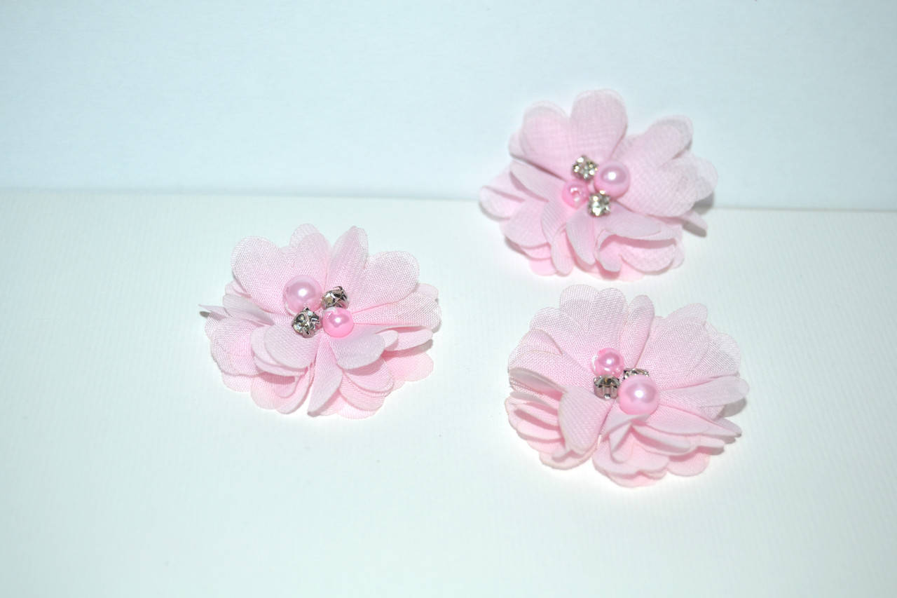 

Квіти з шифону декором з намистин та страз, 4см, колір ніжно рожевий