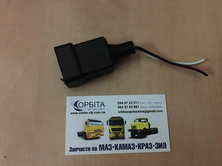 

04-06-008 Соединение 3-х контактное заднего фонаря КАМАЗ, КРАЗ, ЗИЛ, УАЗ (колодка контактная) (пр-во Украина)