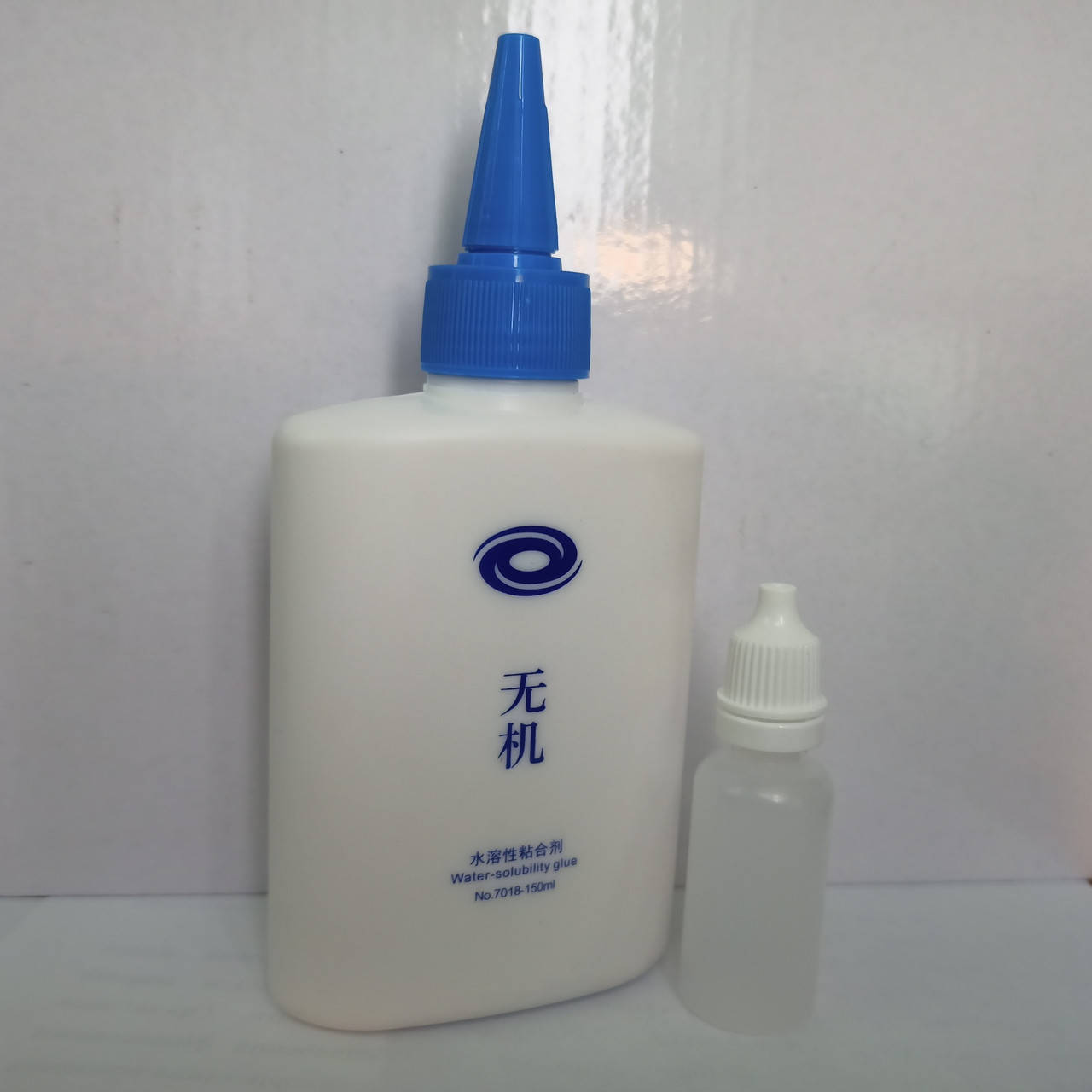 

Клей YINHE на водной основе 15 ml