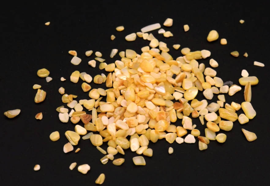 

Камушки Перламутр ЖЕЛТЫЙ мелкий дробленый 50 гр.