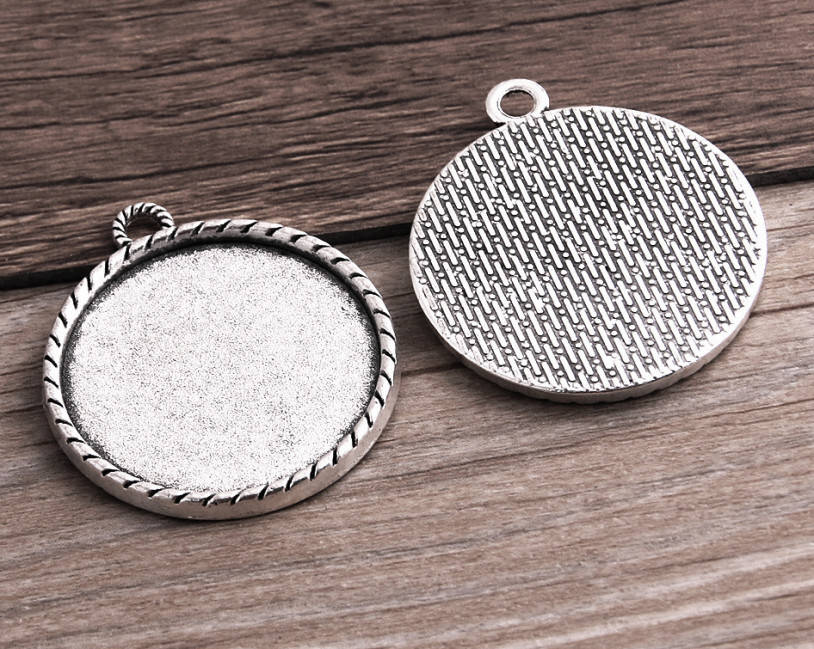 

Основа сеттинг для кулона под кабошон Круглый Серебро античное 39х34 мм кабошон 30 мм, Серебристий