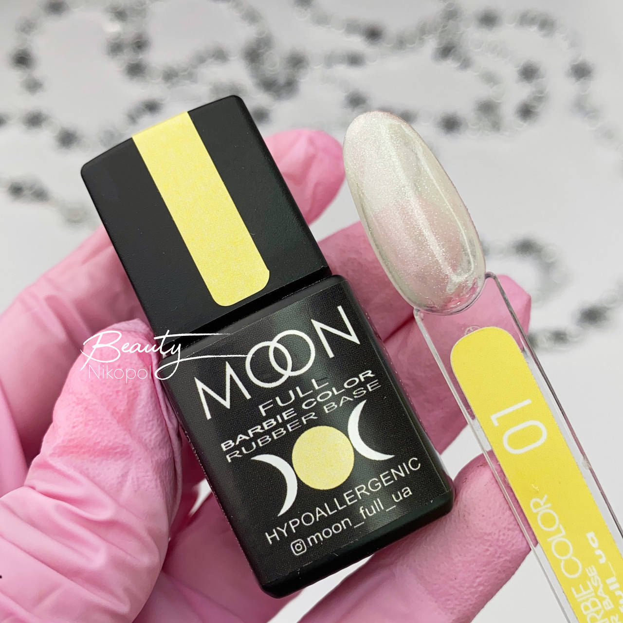 

База Moon Full Barbie Color 01(светло-желтый с серебристым микроблеском), 8 мл