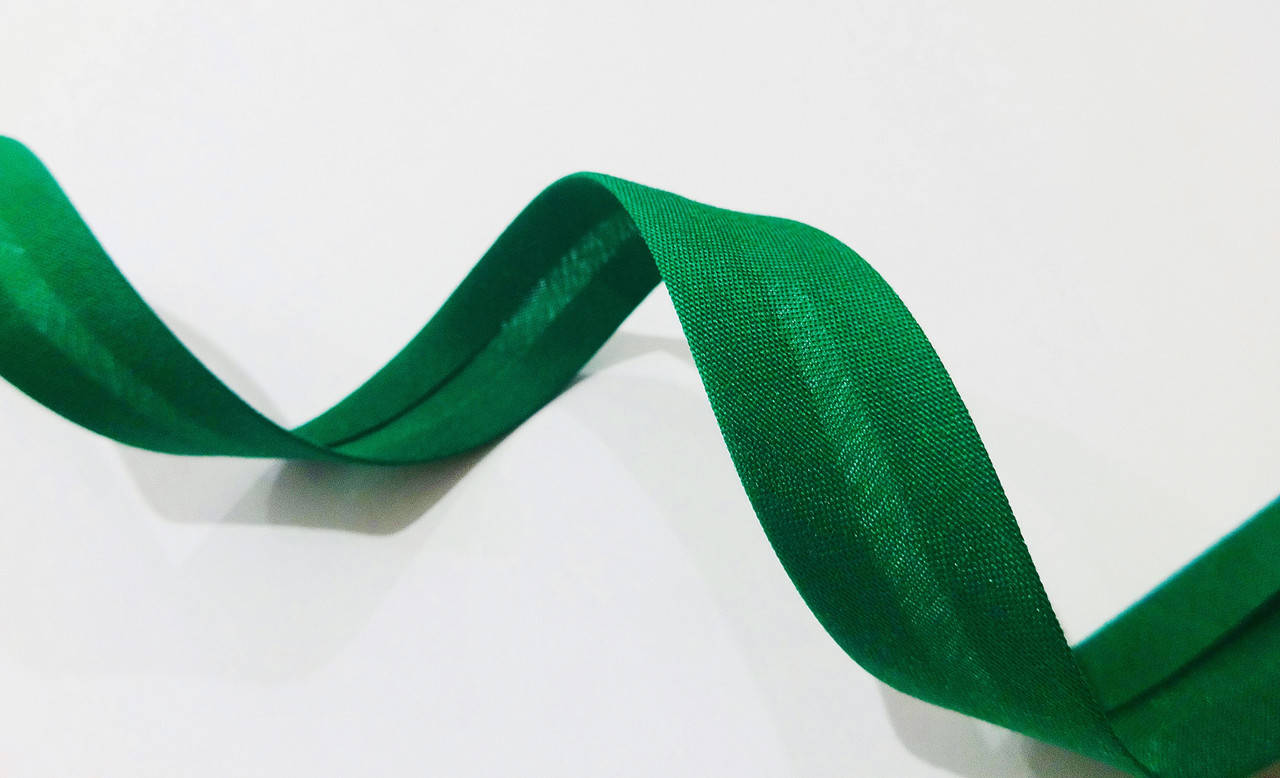 

Косая бейка матовая (082) изумруд 15 мм