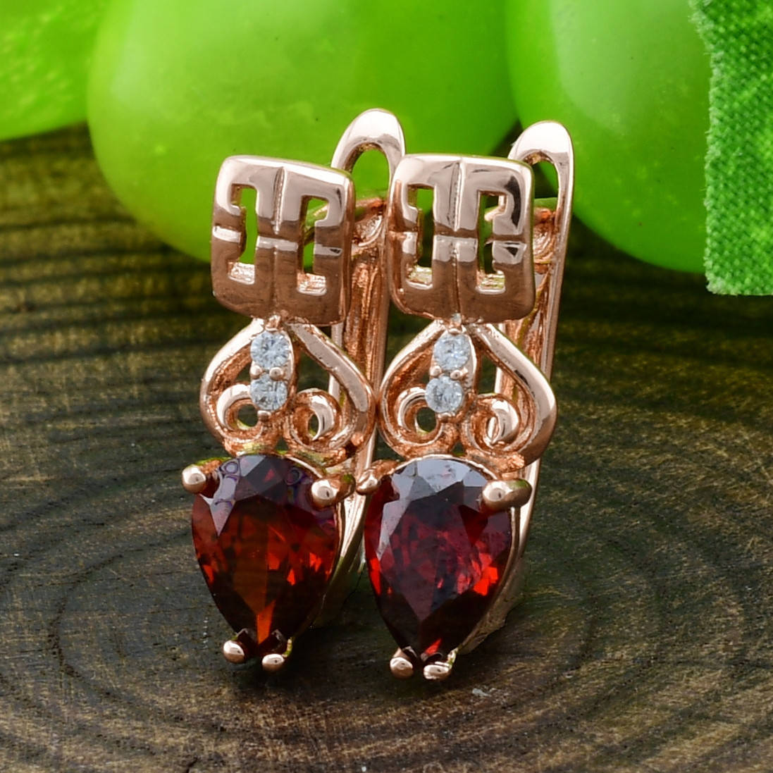 

Серьги Блеск 21573РО размер 17х6 мм красные фианиты позолота РО