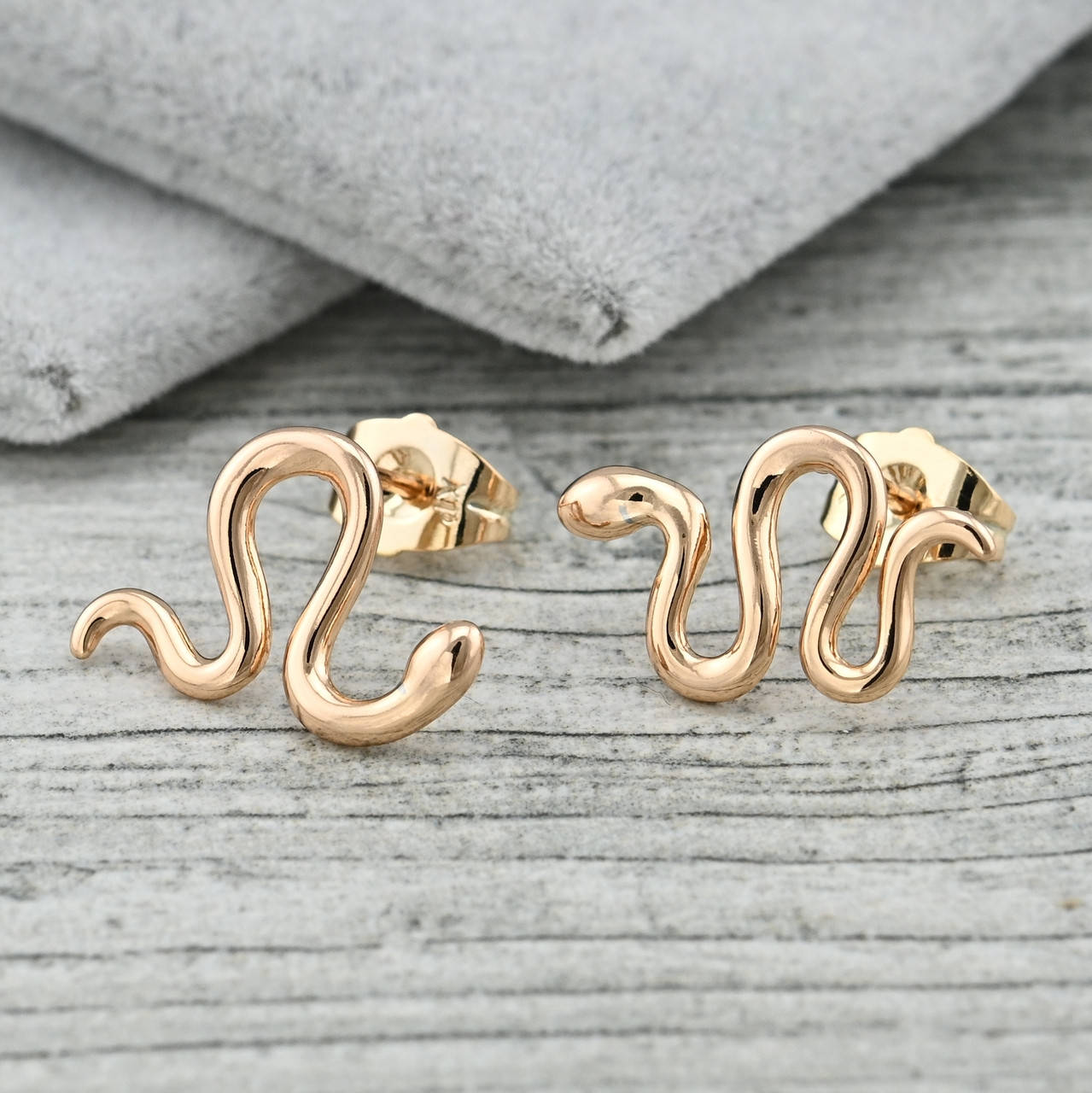 

Серьги гвоздики Валькирия 36439 размер 12х18 мм вес 1.9 г позолота 18К