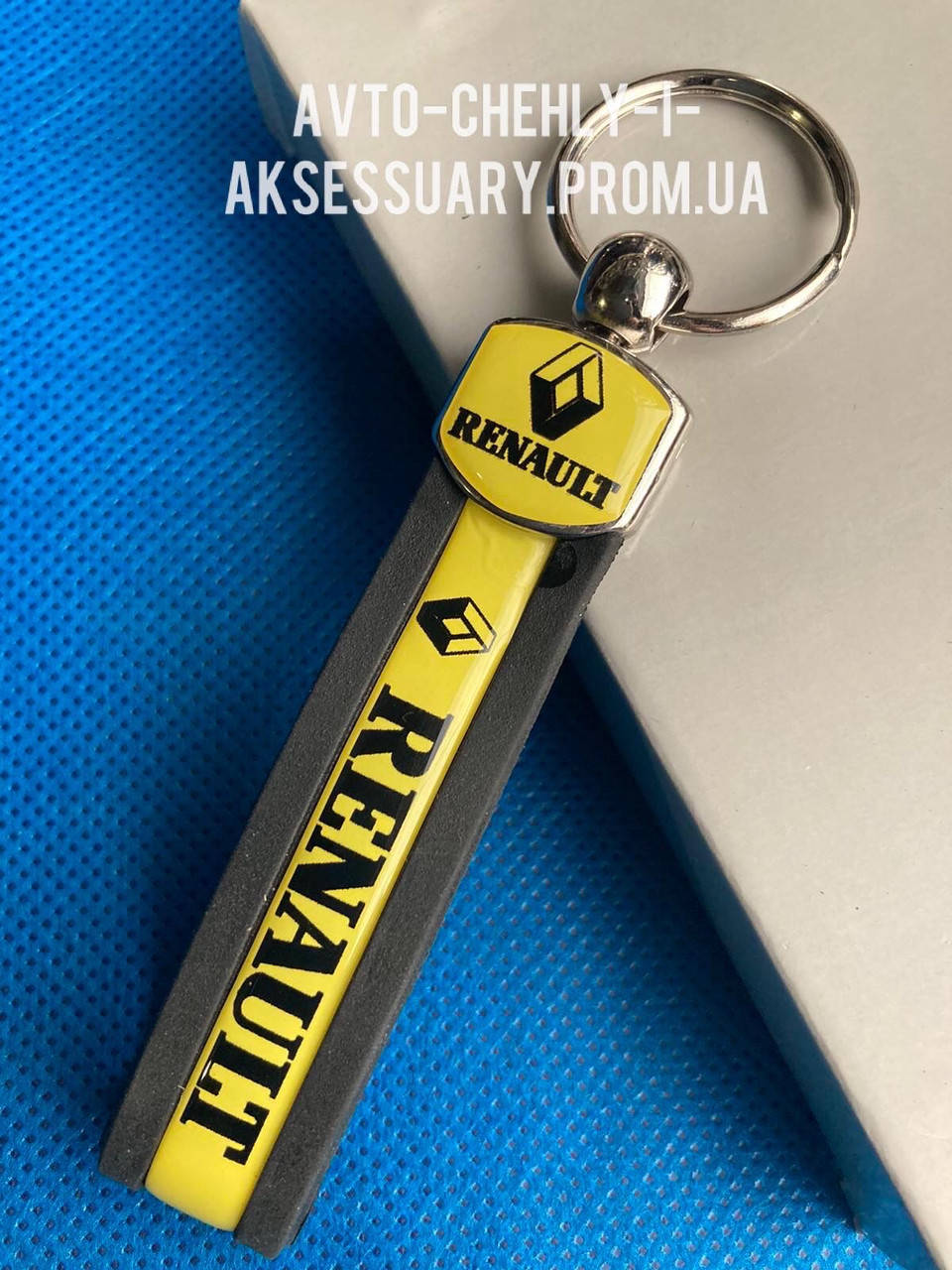 

Брелок силиконовый "Renault"