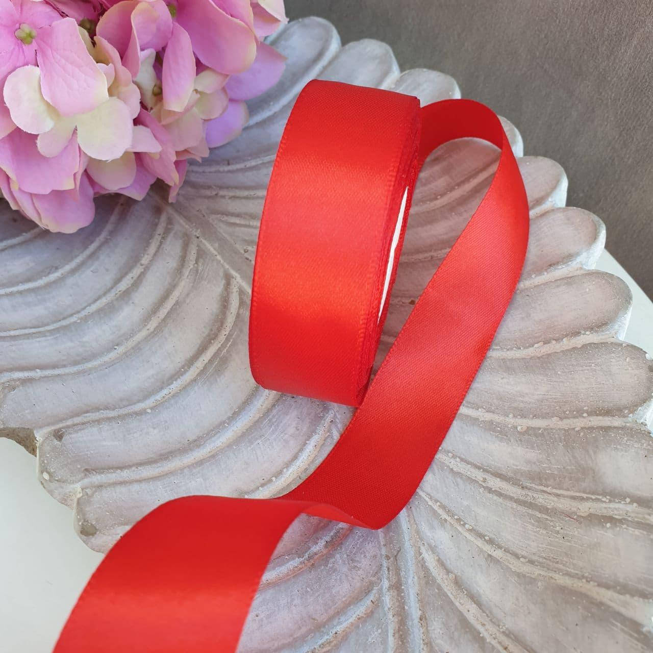 

Лента атласная красная 2,5см 23метра