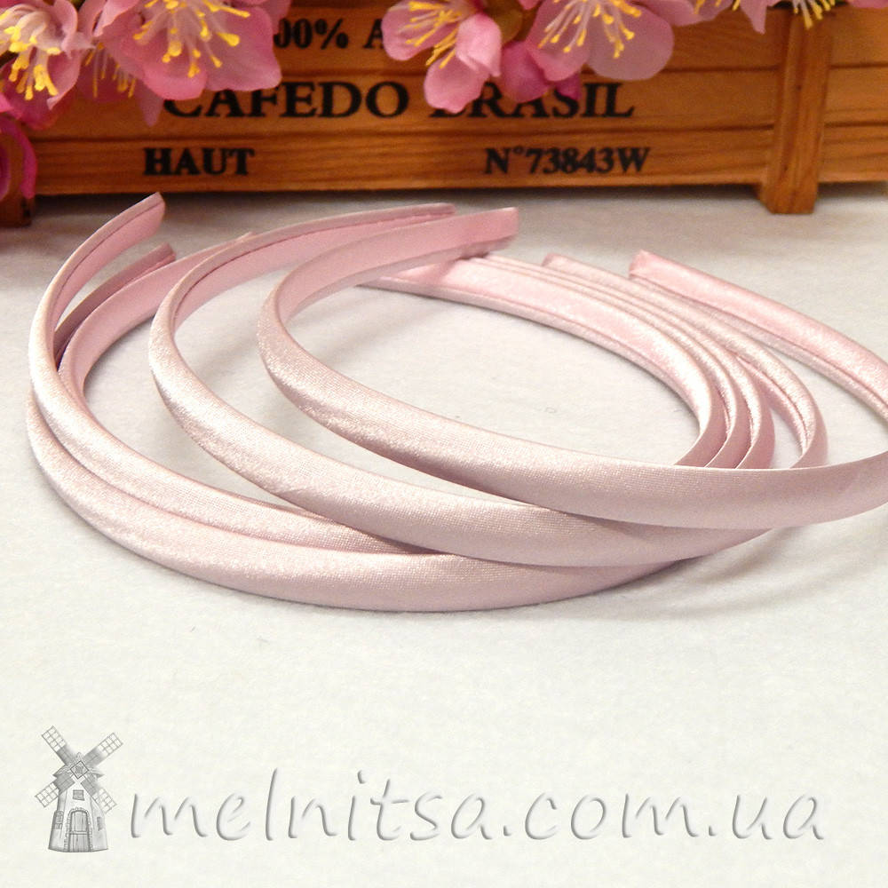 

Ободок для волос, обтянутый атласом, св.розовый, 1 см