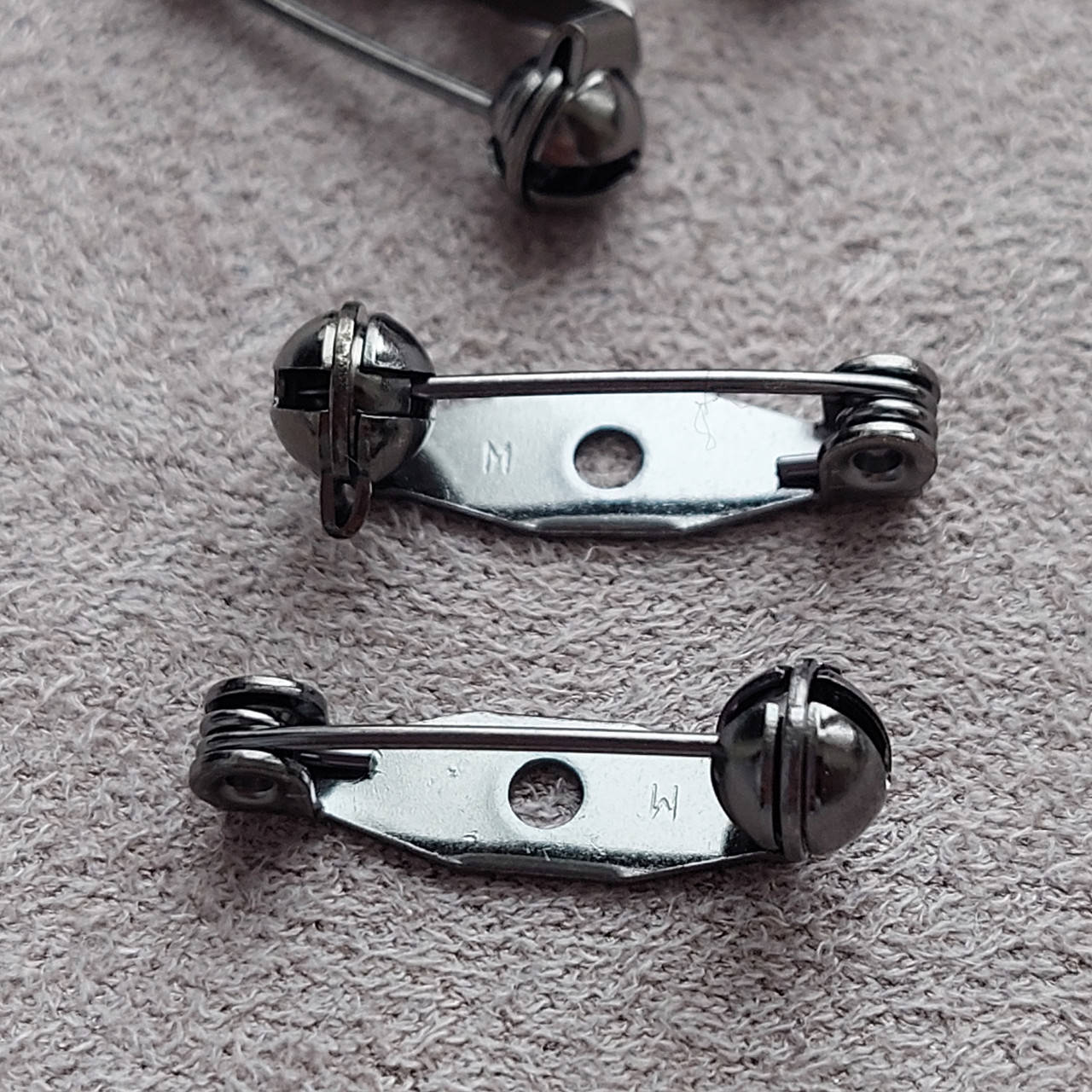 

Основа для броши с повороным замком, 20мм, гематит